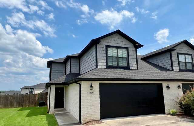 Beautiful 3 Bedroom/2 Bathroom Townhome in Chaffee Crossing at The Haven. *Ask about Move In Special! photos photos