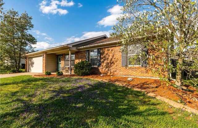 3BR/2BR Home For Rent - Fenced Back Yard w/Bonus Room - Jeffersonville, IN photos photos