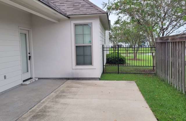 Beautiful 4 bedroom home on the lake! - 2713 Lago Lane, East Baton Rouge County, LA 70810