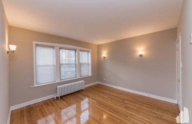 6647 North Greenview Ave. photos photos