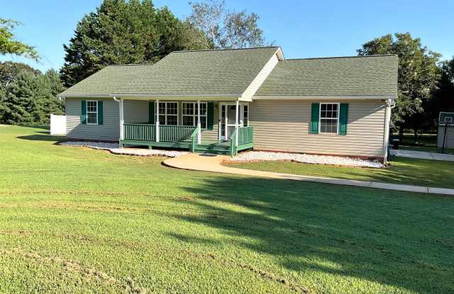 Home with 2 Car Garage photos photos