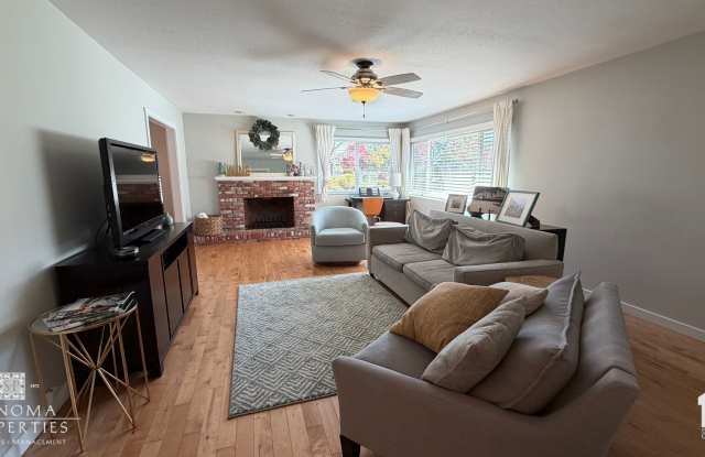 2BD/2BA Corner-Lot Home – Furnished or Unfurnished Gallery 4