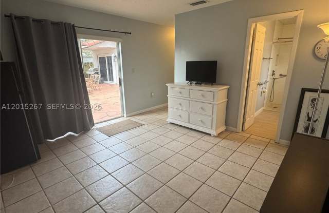 17016 SW 144th Ct Gallery 2