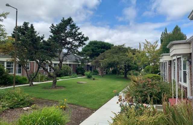 610 Southeast Cesar Estrada Chavez Boulevard - 610 SE Cesar E Chavez Blvd, Portland, OR 97214