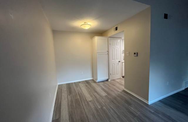 Condominium in Greenbrier. Available immediately! Conveniently located near the U of M. Newly renovated! No pets. photos photos
