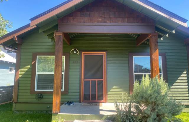 Adorable 3 bed/ 1 bath Home Desirably Located near the Old Mill! photos photos
