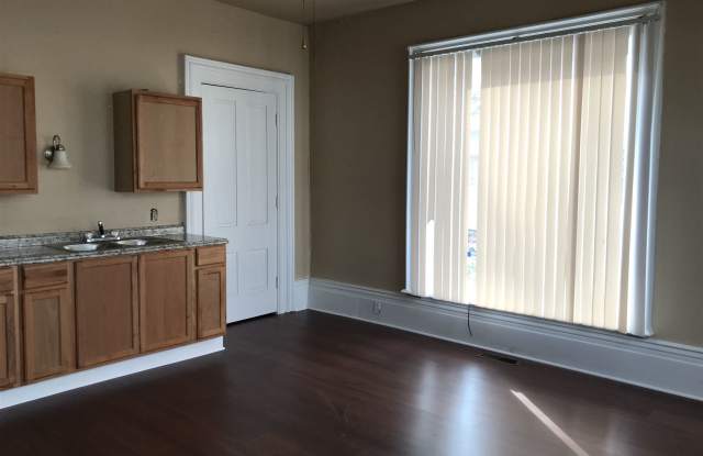 89 S Monroe St Apt 1 Gallery 4