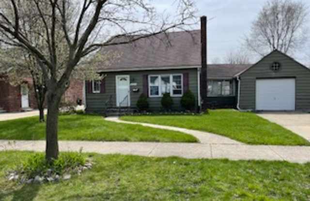 3 bed 1 bath bungelow in Harper Woods with attached garage and basement photos photos