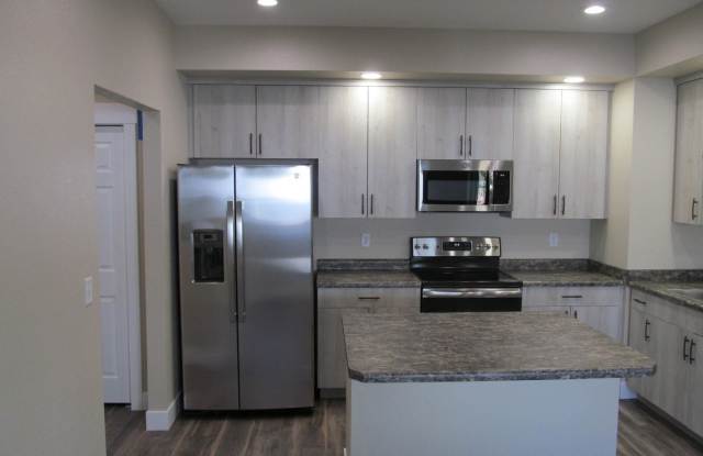 915 7th St - 915 West 7th Street, Loveland, CO 80537