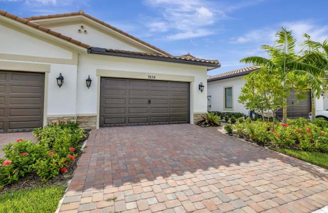 7636 N Blue Spring Drive Gallery 2