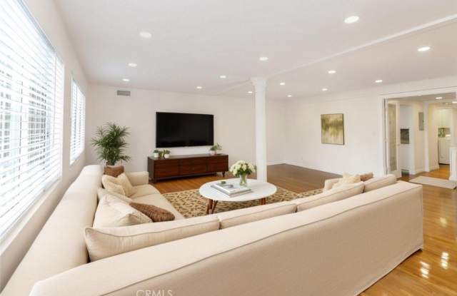 1610 N Hoover Street photos photos