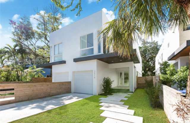 2910 Virginia St photos photos