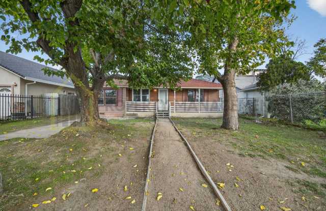 Charming 3-Bedroom Home for Rent – With Large Yard!! - 3816 Natoma Way, Sacramento, CA 95838