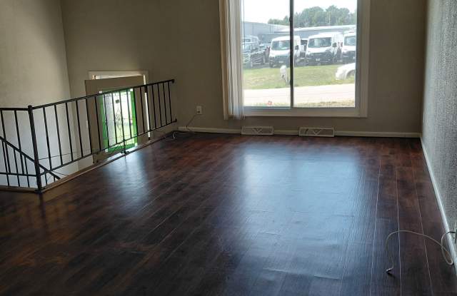 1615 S. Bidwell Gallery 4