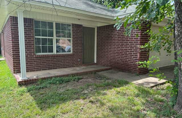 Welcome to this charming 3-bedroom, 2-bathroom home located in the heart of Russellville, AR. photos photos