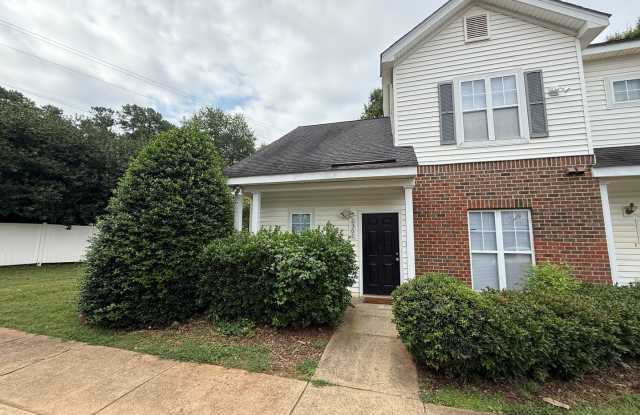 Beautiful End-unit townhome in university with Primary bedroom on 1st floor photos photos