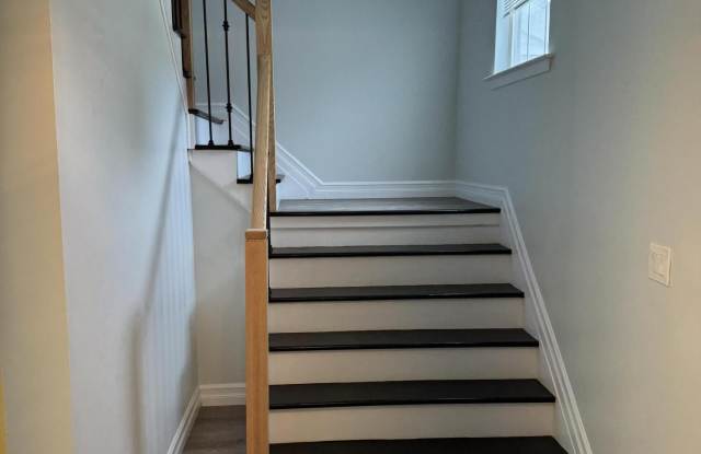 12 Tulip Lane Gallery 4
