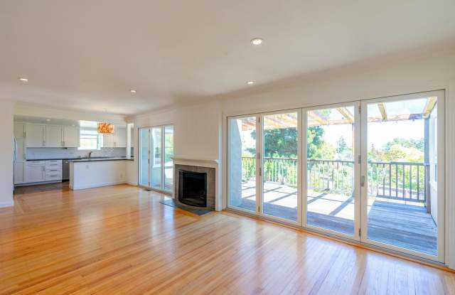 5BR/3BA Remodeled Mid Century Modern Home! 2 living rooms! Huge Flat Yard! Large Deck! Parking! PROGRESSIVE photos photos