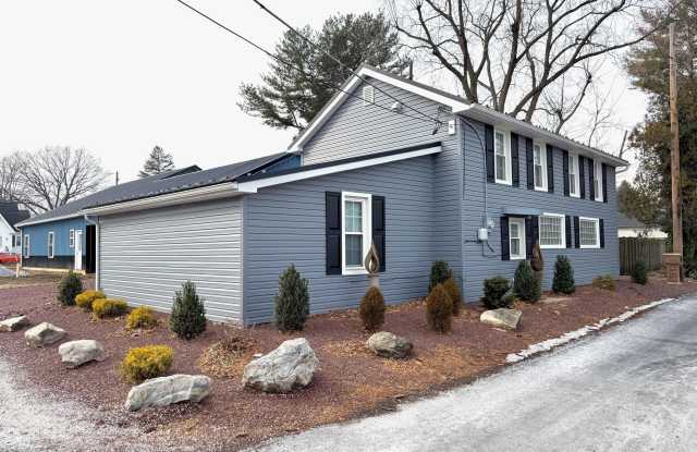 140 E OAK Avenue - 140 East Oak Avenue, Robesonia, PA 19551