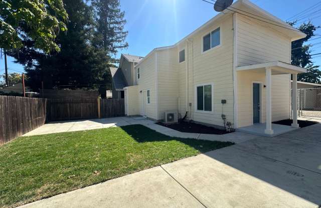 3 Bedroom 2 Bathroom Home with Yard photos photos