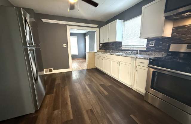 Spacious 2BR Home | Fenced Yard + Detached 2-Car Garage Gallery 3