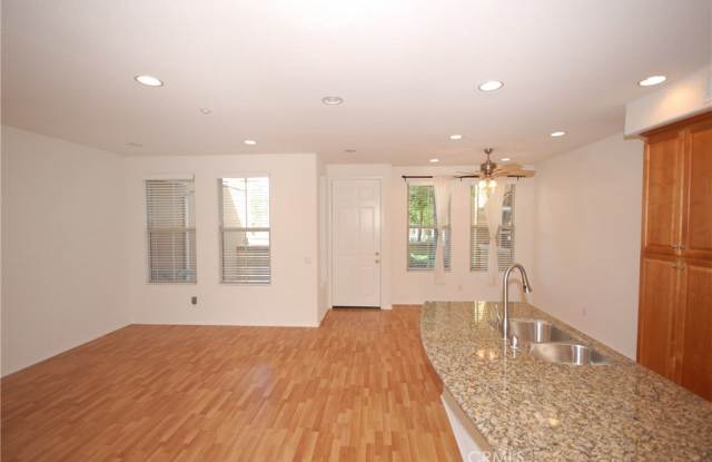 121 Chantilly Gallery 2