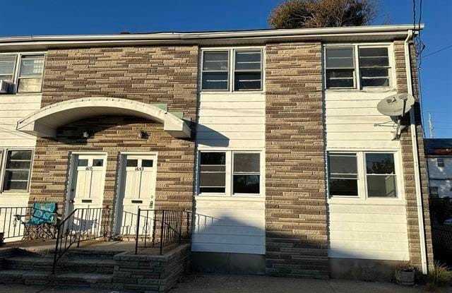 1655 Beach Ave Ave photos photos