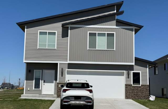 4-bedroom, 3-bathroom Horace Single-Family Home w/ 2 Stall Garage photos photos 4-bedroom, 3-bathroom Horace Single-Family Home w/ 2 Stall Garage photos photos