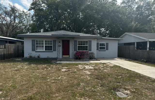 Leesburg 4 Bedroom, 1 Bath, Single Family Home - 2007 Jobbins Drive, Leesburg, FL 34748 Leesburg 4 Bedroom, 1 Bath, Single Family Home - 2007 Jobbins Drive, Leesburg, FL 34748