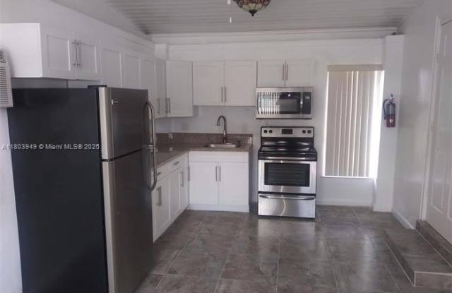 17 NE 2nd Rd photos photos