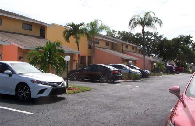 1504 SW 47th Terrace unit: 106 photos photos