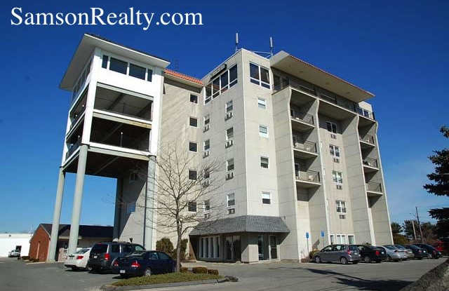 390 Metacom Avenue - 390 Metacom Avenue, Bristol County, RI 02809