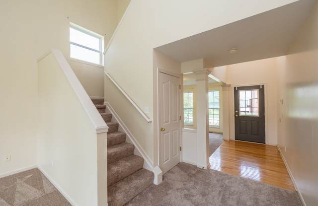 105 Renaissance Ct Gallery 2