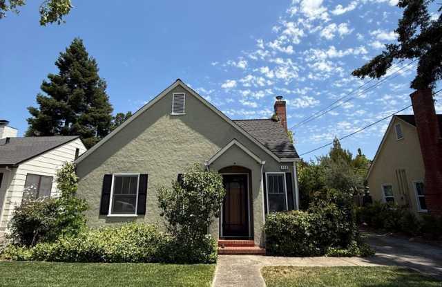 2 Bedroom 1 Bathroom Updated Single Family Home in the Memorial Hospital area of Northeast Santa Rosa photos photos