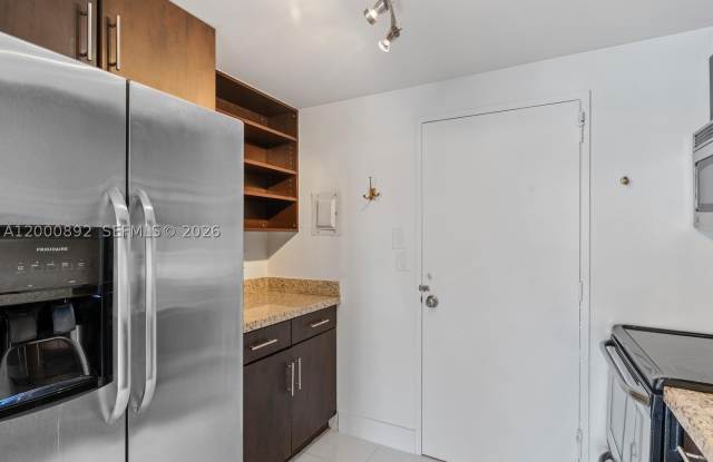 9800 W Bay Harbor Dr Gallery 3