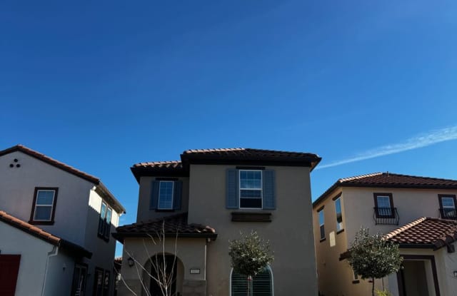 2 STORY HOME WITH SOLAR IN WEST ROSEVILLE! photos photos