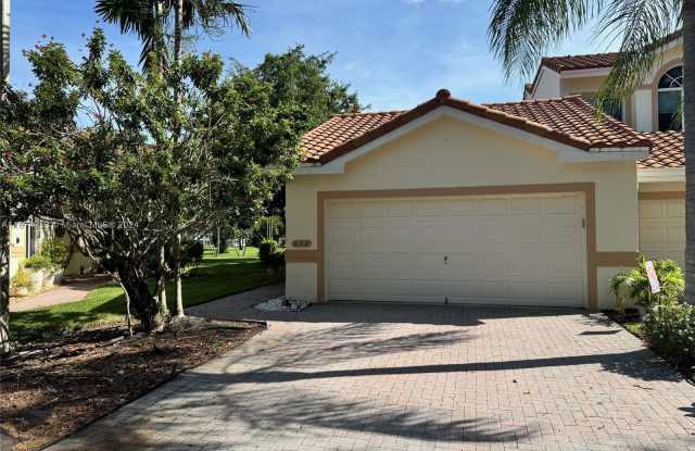 652 West Palm Aire Drive - 652 West Palm Aire Drive, Pompano Beach, FL 33069