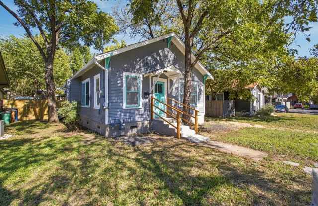 Hyde Park Bungalow-306 W. 41st Street Austin, TX 78751 Gallery 1