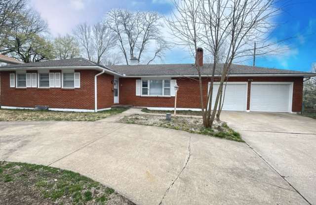 3/3 in Raytown - 10001 East 83rd Street, Raytown, MO 64138