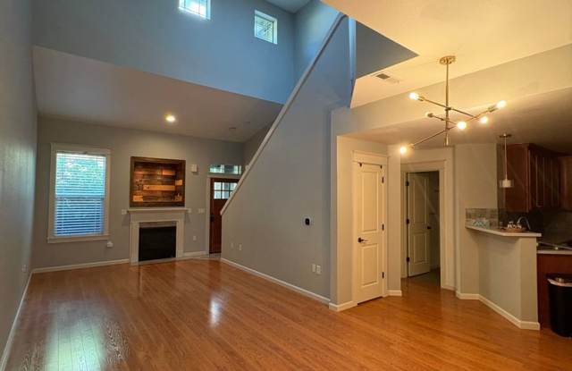 Charming 2BR Condo in West Linn Gallery 3