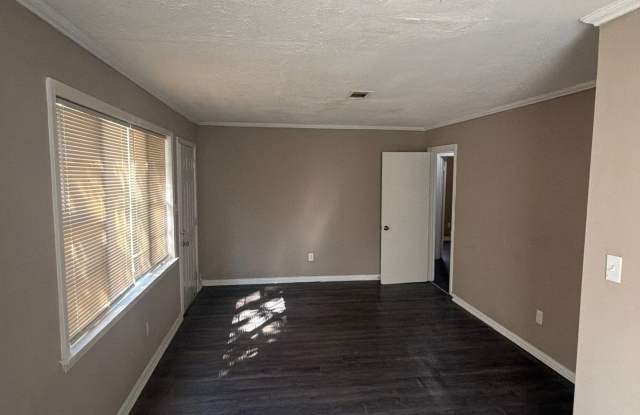 1406 Cadillac Drive Gallery 3