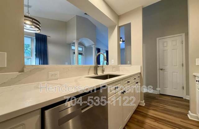 706 Northeast Dr Gallery 1