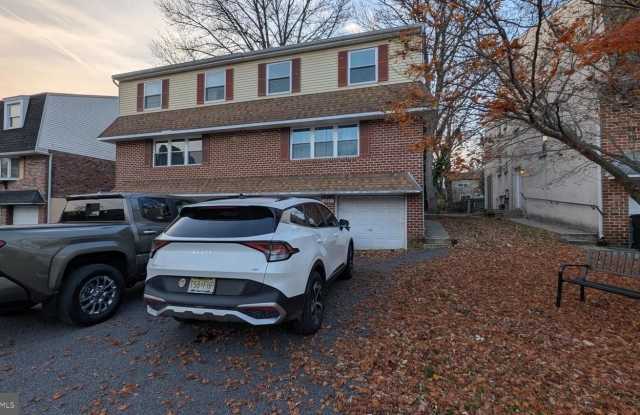 646 COUNTRY LN photos photos