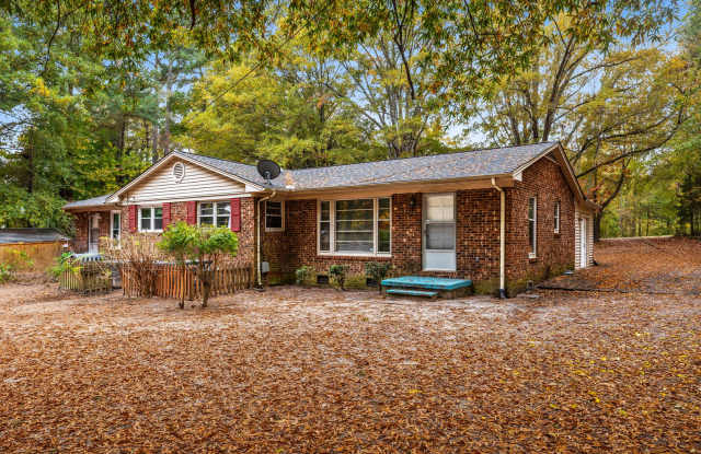McLeansville - Minutes from Elon  Greensboro! Brick Duplex on a few Acres, Den, SS Appliances, Fishing Pond! - 1052 Knox Road, Guilford County, NC 27301