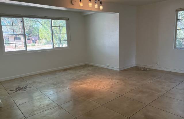 Charming Central 3 Bedroom Home Gallery 4