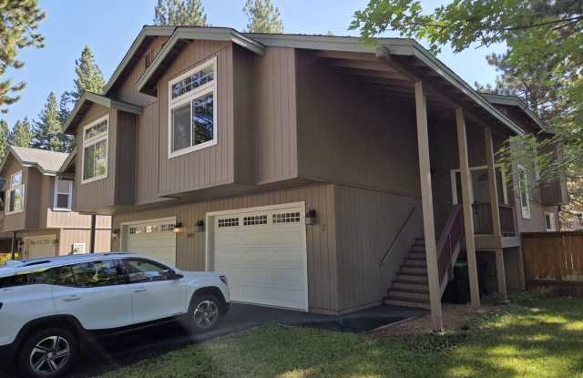 Upscale duplex home with fenced backyard and garage photos photos