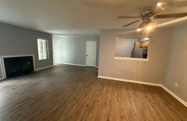 Crestwood 2 bed 1 bath Condo Available Now Gallery 3