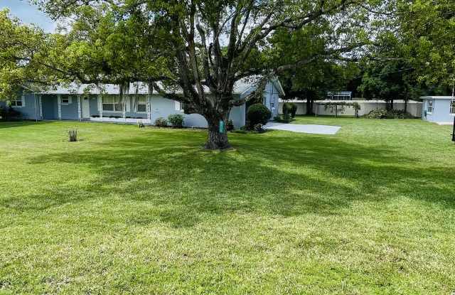 2155 Alafaya Trail Gallery 1
