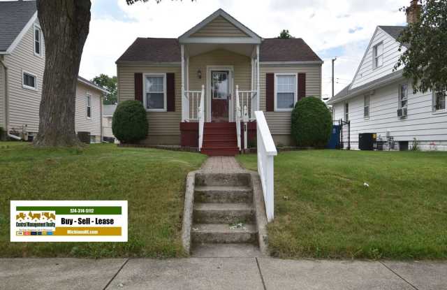 Cute 2 Bedroom In Mishawaka Near the River - 635 North Mason Street, Mishawaka, IN 46544