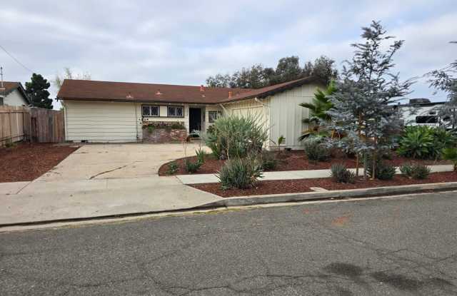 Clairemont 3-Bedroom, 2-Bath--Canyon lot Gallery 1